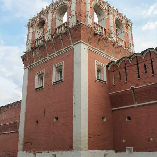 Башни № 3 и 4 — квадратные на северной стене