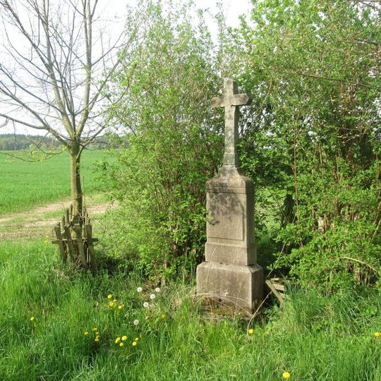 Kříž mezi Petrovičkami a Třebíšovem