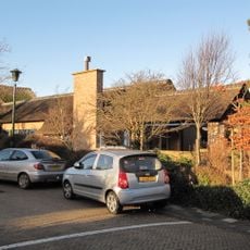 Rechterhelft van een dubbele vrijstaande villa in cottagestijl