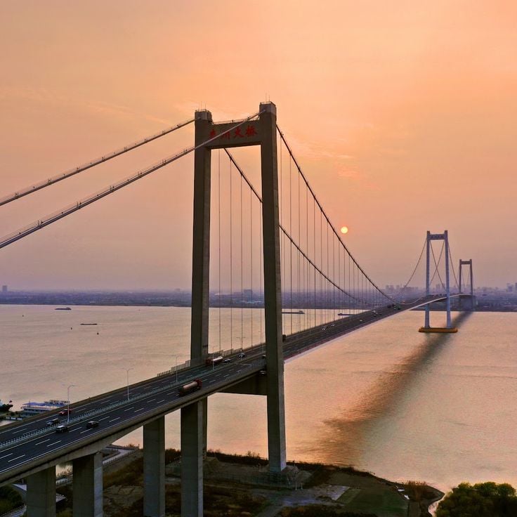 Taizhou-bron över Yangtze - 1080 m