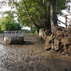 Terrace walls 70m north of Utkinton Hall