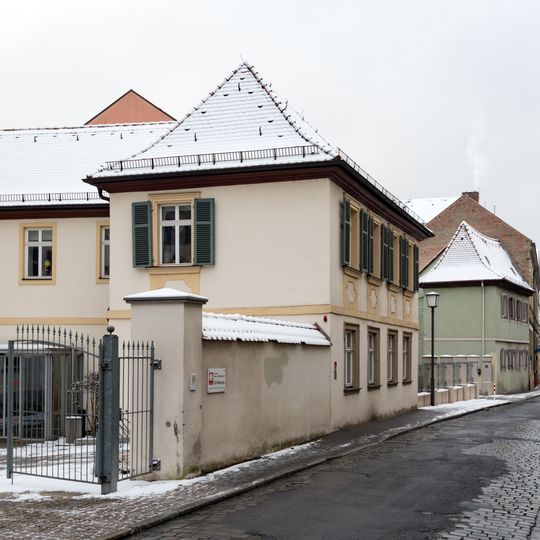 Erste Stiftskurie an der oberen Straße bei St. Jakob, heute St. Walburga, Östliches Nebengebäude
