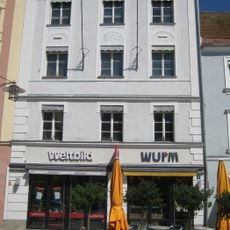 Wohn- und Geschäftshaus