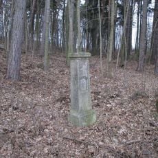 Kříž u Dolního Metelska u rozcestí