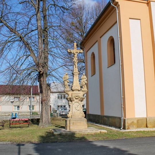 Kříž v Myslechovicích vedle kaple