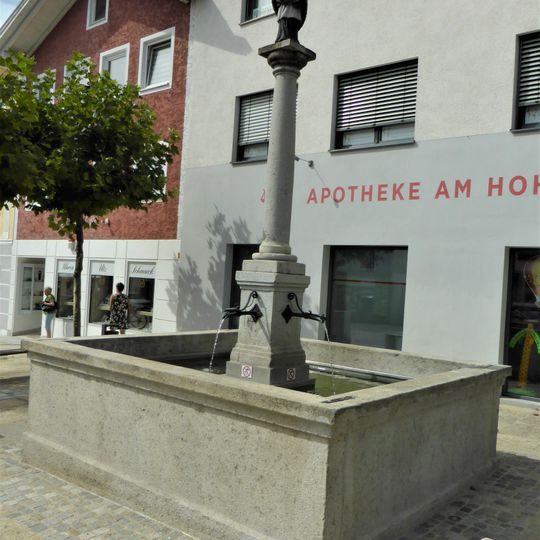 Brunnen mit Figur des hl. Johannes v. Nepomuk