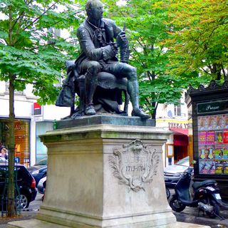 Statue of Denis Diderot