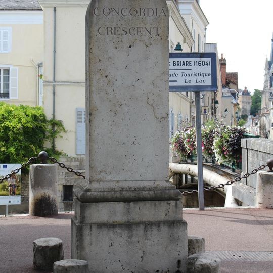 Borne de jonction du canal de Briare