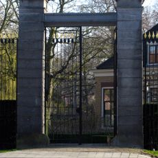 Begraafplaats Essenhof: toegangspartij