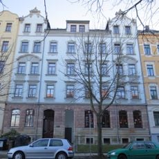 Mietshaus in geschlossener Bebauung mit Vorgarten Hilbersdorfer Straße 72