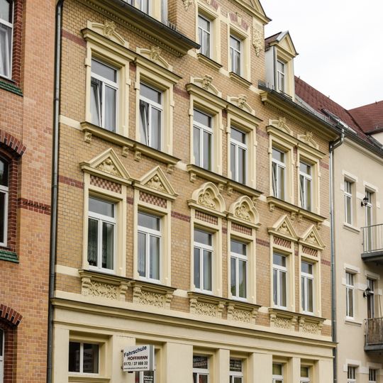 Mietshaus in geschlossener Bebauung Thielestraße 4