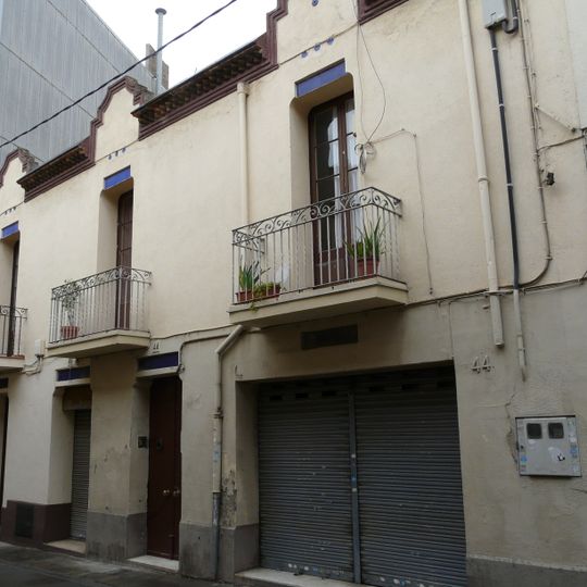 Habitatges al carrer de les Creus, 44-46