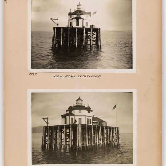 Desdemona Sands Light