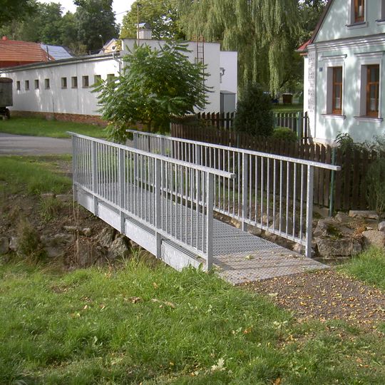 Lávka přes Čankovský potok v Třískolupech