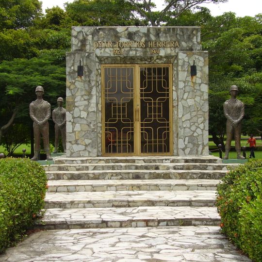 Mausoleo al General Omar Torrijos Herrera y área circundante
