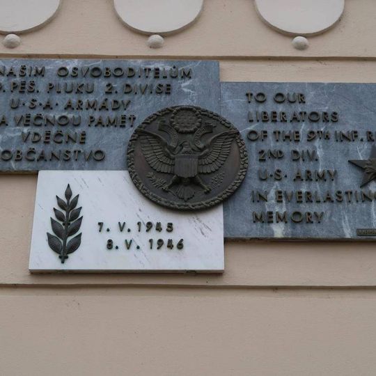 Pamětní deska osvobození U.S. armádou v Rokycanech