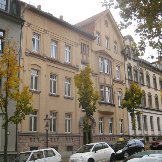 Mietshaus in geschlossener Bebauung Albrechtstraße 6