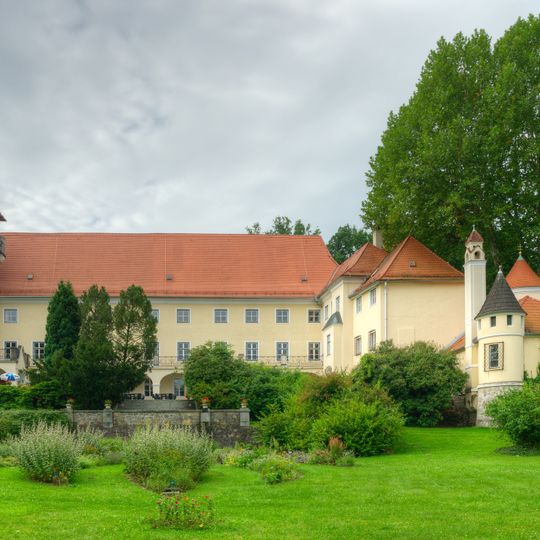 Schloss Sooß mit Kapelle/landwirtschaftliche Fachschule Hürm