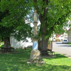 Socha Panny Marie na náměstí v Libochovanech