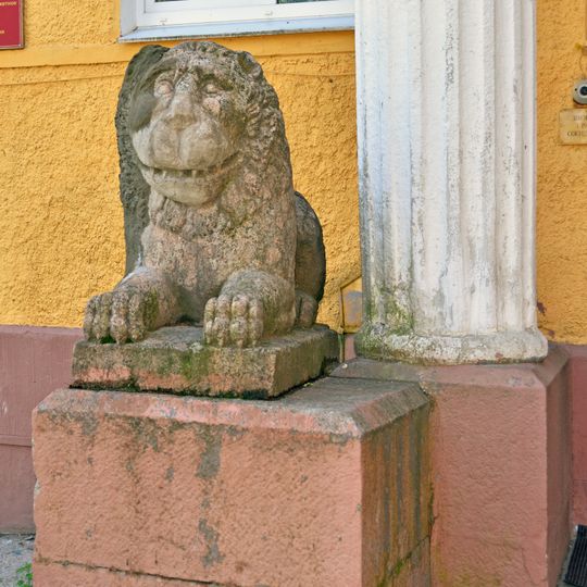 Гранитные скульптуры львов