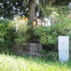 Kříž u křižovatky v Damnově