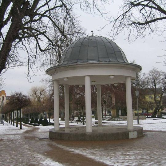 Altán na náměstí v Bělé pod Bezdězem