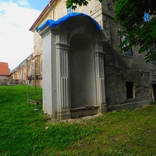 Výklenková kaple u zámku ve Štědré