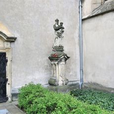 Socha Madony u kostela svatého Vavřince v Novém Bydžově