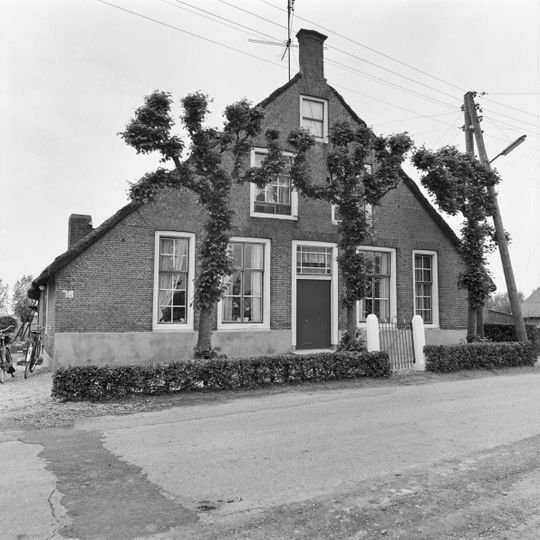 Boerderij van het langhuistype gebouwd in Traditioneel Ambachtelijke stijl