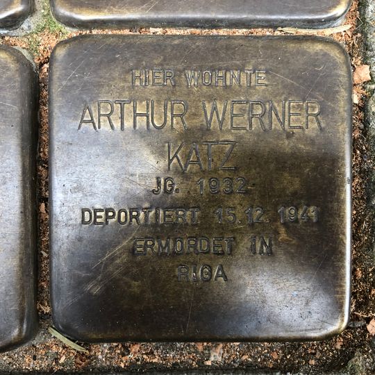 Stolperstein en memoria de Arthur Werner Katz