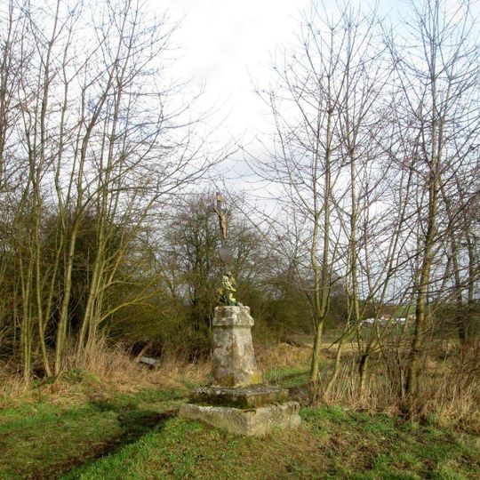 Kříž jihozápadně od Lázu