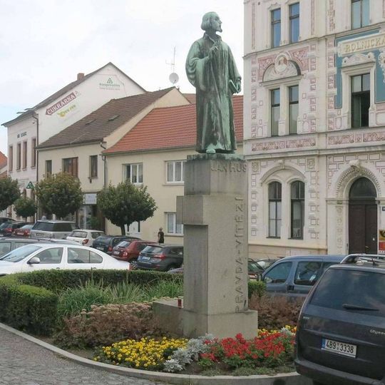 Pomník Jana Husa na Husově náměstí v Roudnici nad Labem