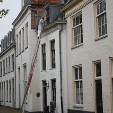 Gepleisterd eenvoudig woonhuis