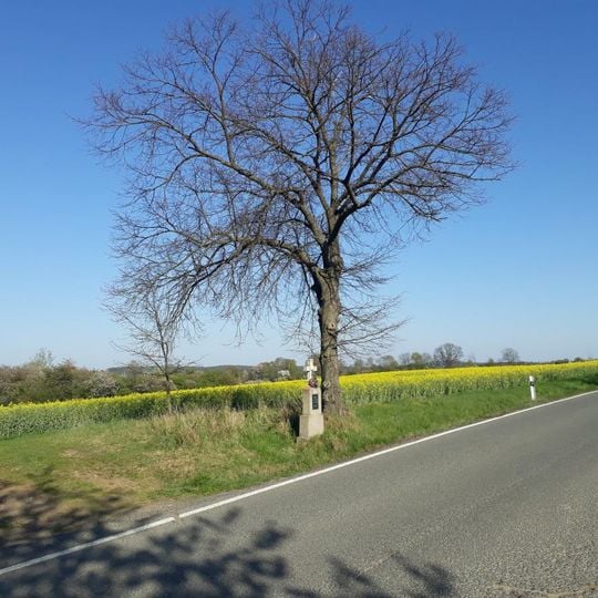 Kříž nad Všeruby u silnice - druhý od Plzně