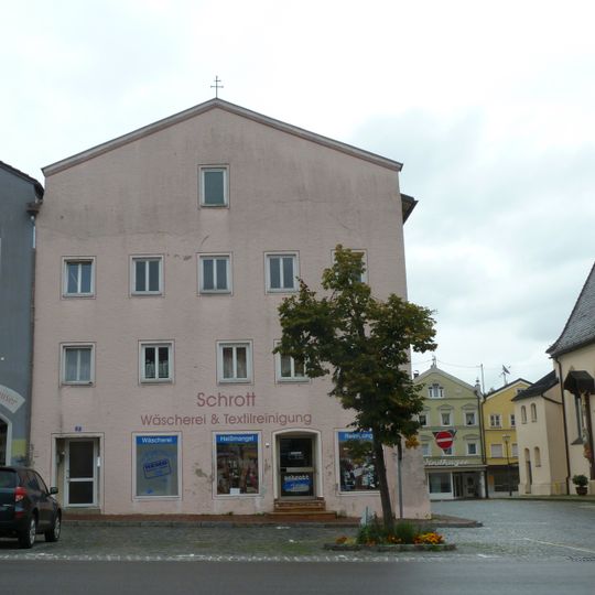 Wohn- und Geschäftshaus