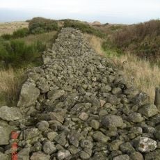 Loirston Country Park, cairn and dyke 220m NE of Cat Cairn