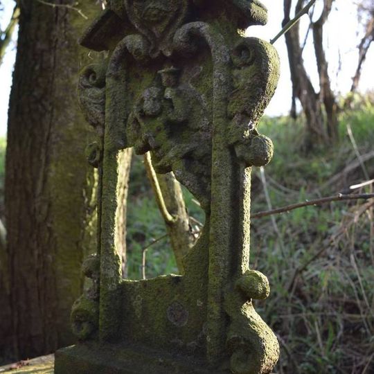 Pamětní kříž jihovýchodně od Siřemi