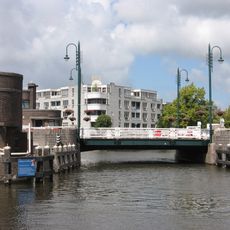 Complex de Grote Havenbrug: Rolbasculebrug in de stijl van de Amsterdamse School