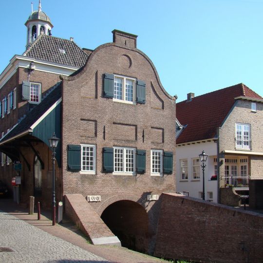 Inundatiesluis onder het raadhuis