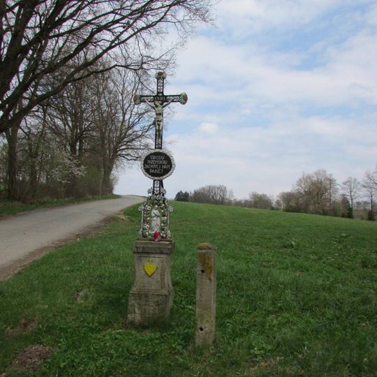Kříž u Poříčského Dvora mezi Kojčicemi a Krasíkovicemi