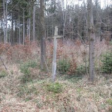 Kříž v lese u Lhůty