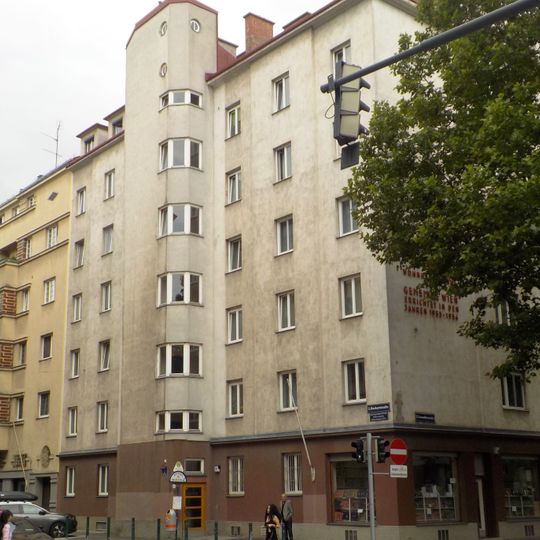 Wohnhausanlage Lassallestraße 24