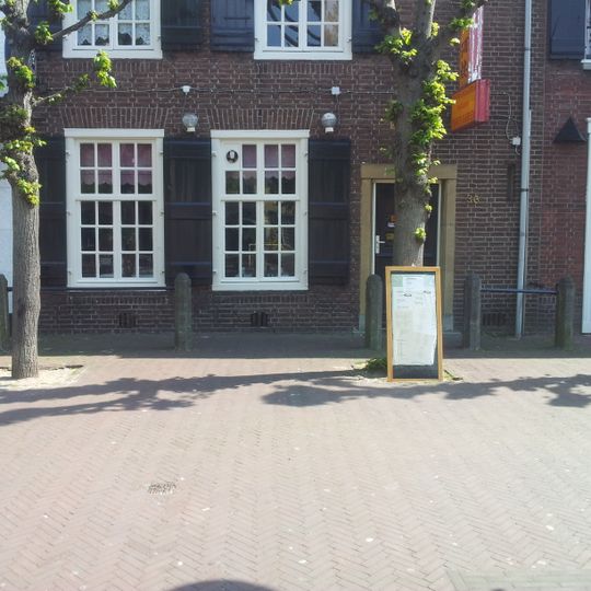 Vijf stoeppalen met staven