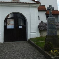 Kříž u kostela svatého Jiljí v Dolních Borech