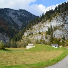 9 Zugänge, 1 Kammer (C)