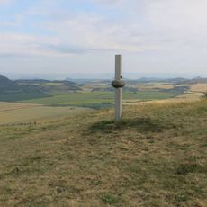 Kamenný sloup na vrchu Oblíku