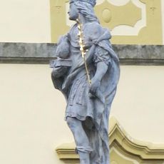 Socha svatého Víta na terase u kostela v Konojedech