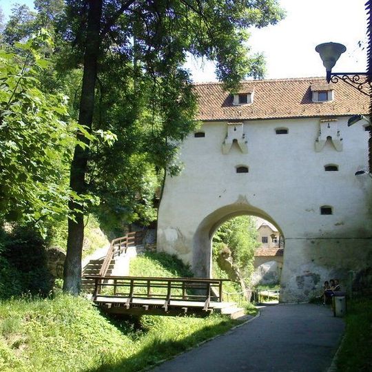 După ziduri, Brașov