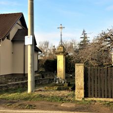 Kříž u domu 127 v Březně