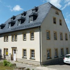 Wohnhaus in offener Bebauung Schloßstraße 8